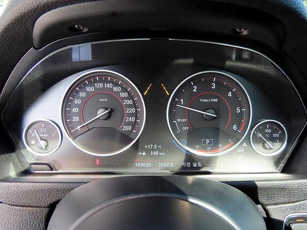 BMW 3-Series — photo 09