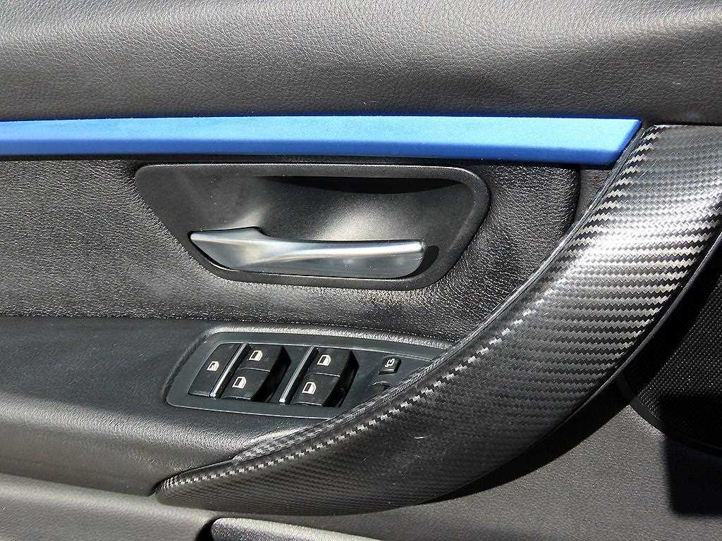 BMW 3-Series — photo 12