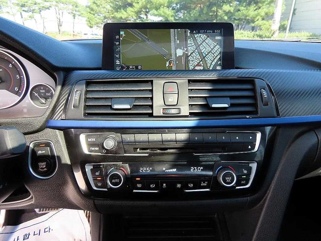 BMW 3-Series — photo 13
