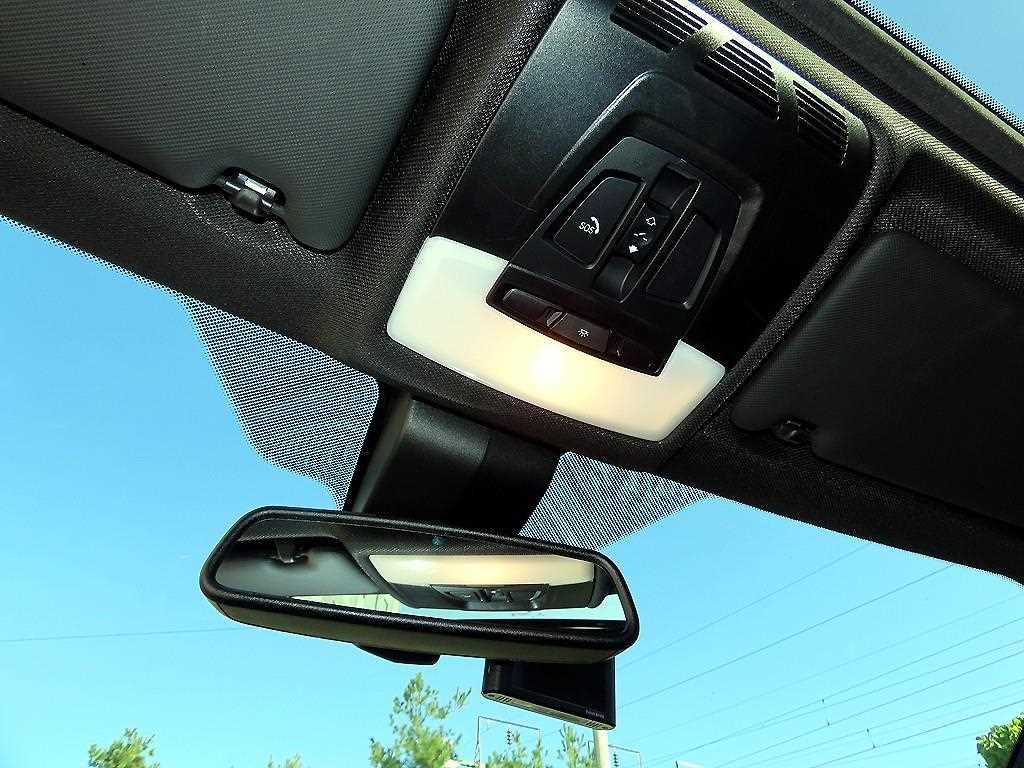 BMW 3-Series — photo 16