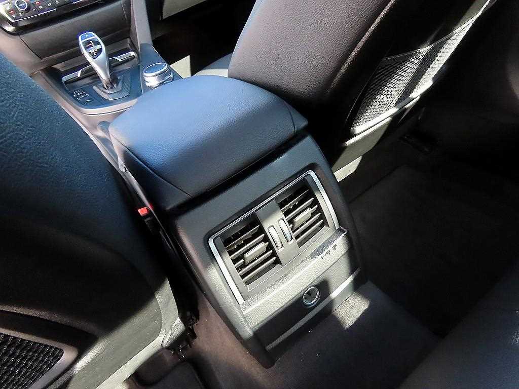 BMW 3-Series — photo 17