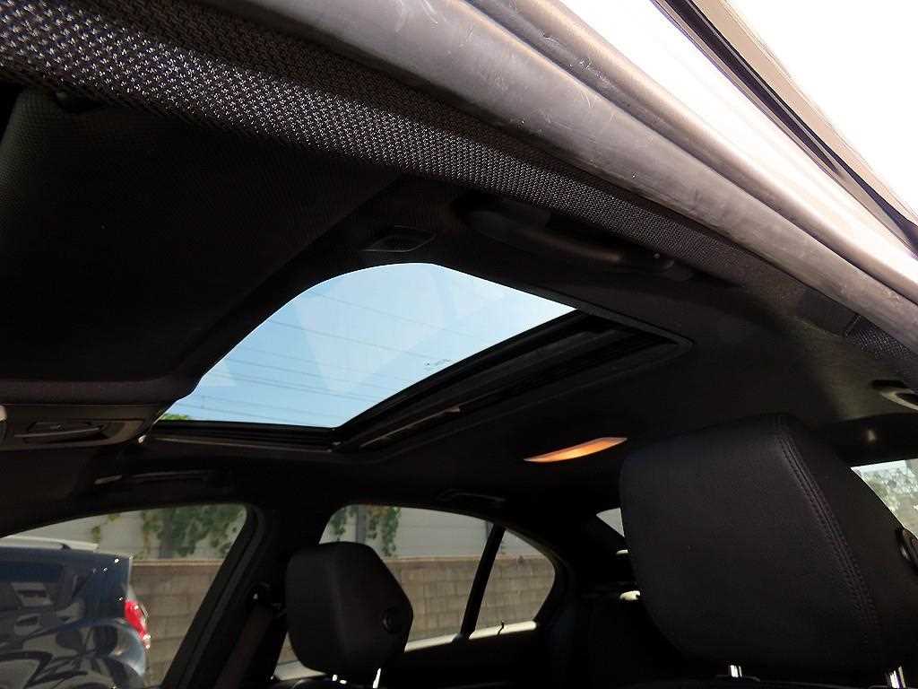 BMW 3-Series — photo 18