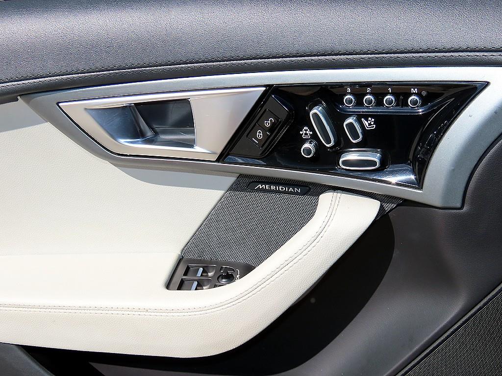 Jaguar F-TYPE — photo 14