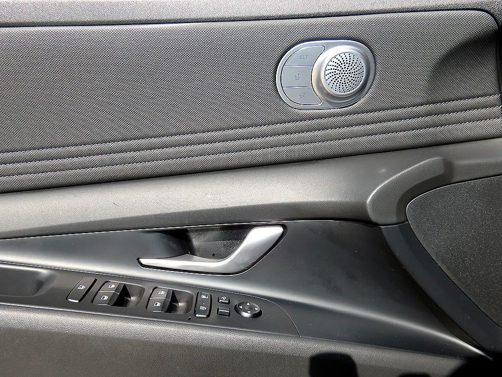 Hyundai Avante — photo 11