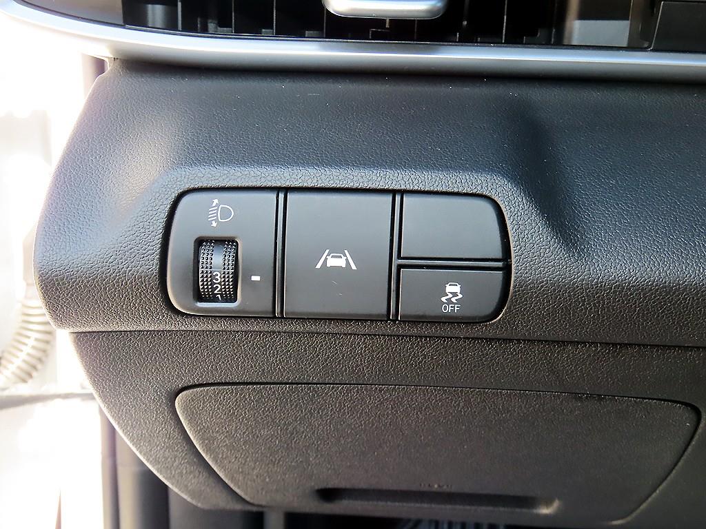Hyundai Avante — photo 12