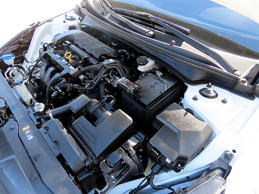 Hyundai Avante — photo 19