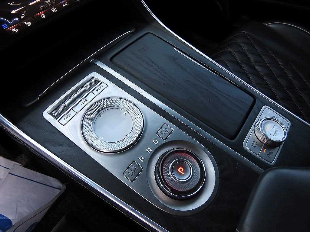 Genesis GV80 — photo 11