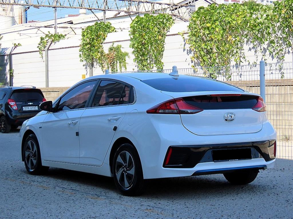 Hyundai Ioniq — photo 03