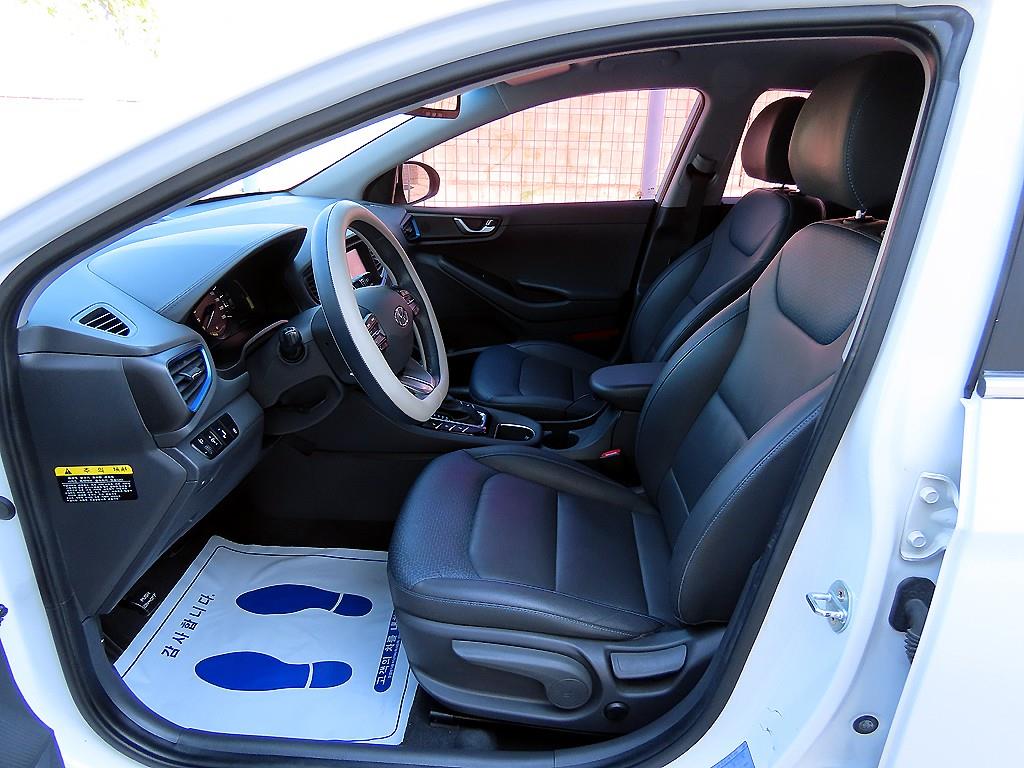 Hyundai Ioniq — photo 05