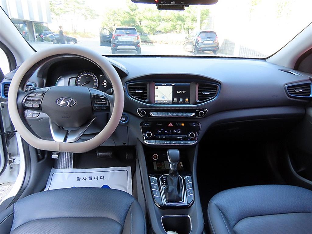 Hyundai Ioniq — photo 07