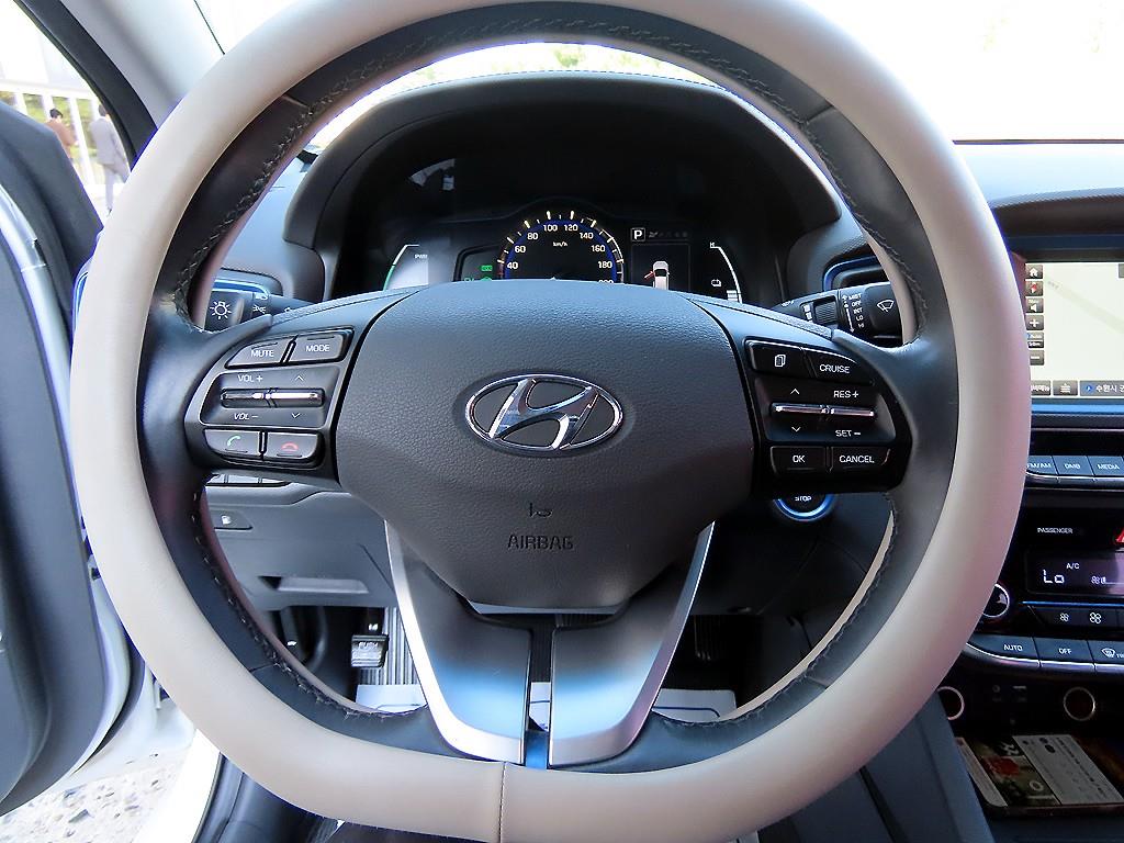 Hyundai Ioniq — photo 08