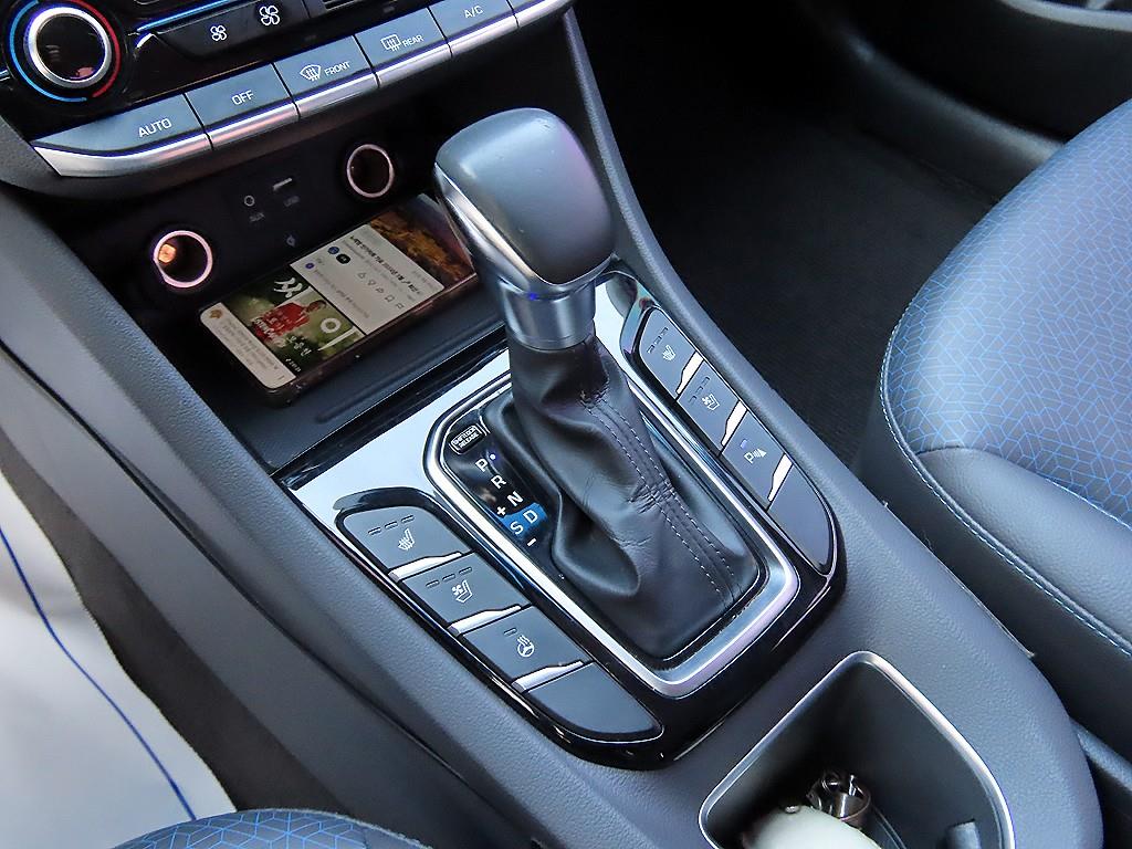 Hyundai Ioniq — photo 10