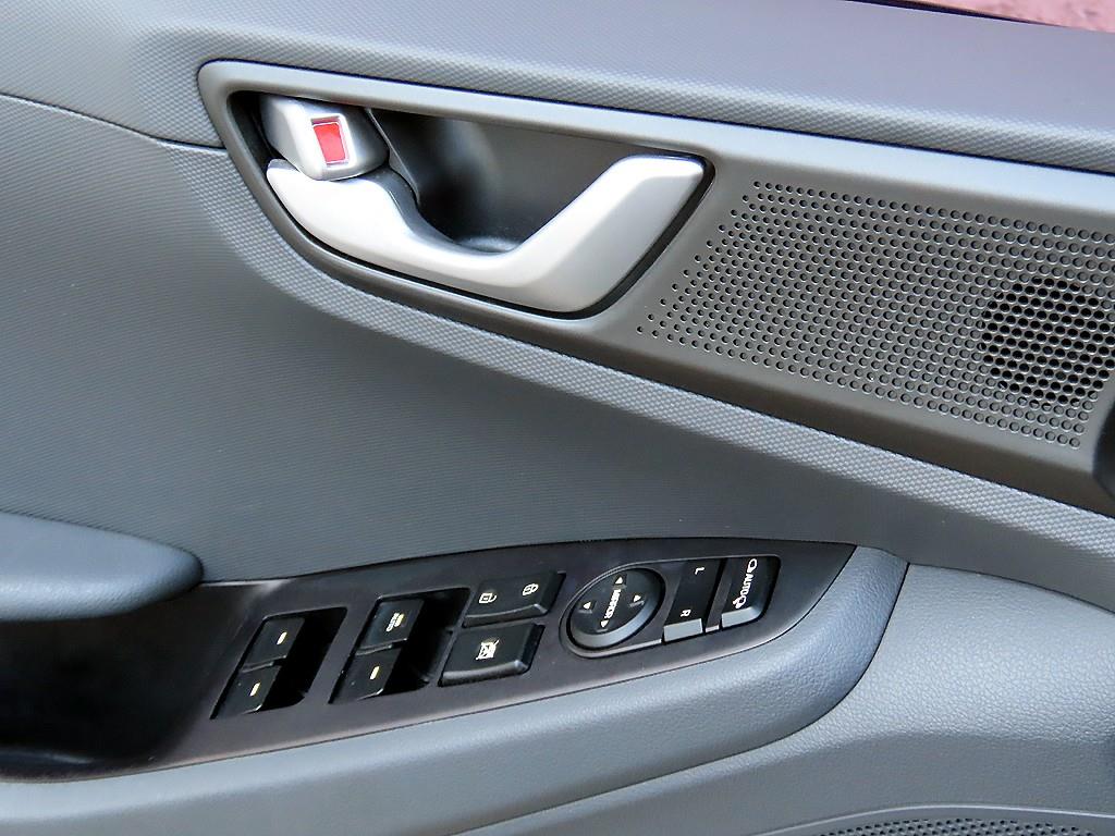 Hyundai Ioniq — photo 11