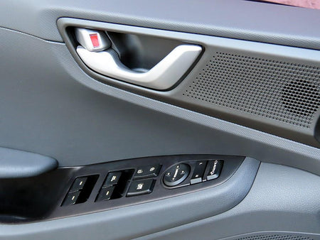 Hyundai Ioniq — photo 11