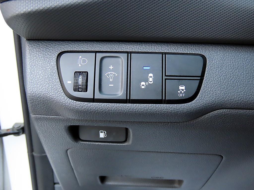 Hyundai Ioniq — photo 12