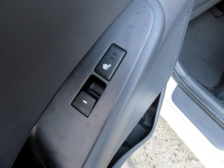 Hyundai Ioniq — photo 17