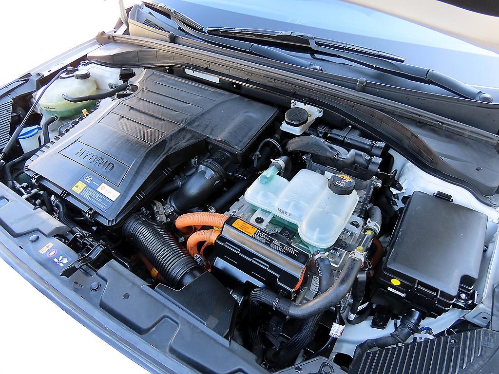 Hyundai Ioniq — photo 19