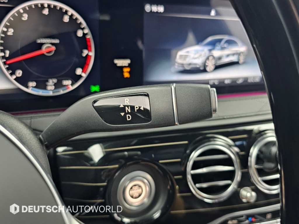 Mercedes-Benz S-Class — photo 09