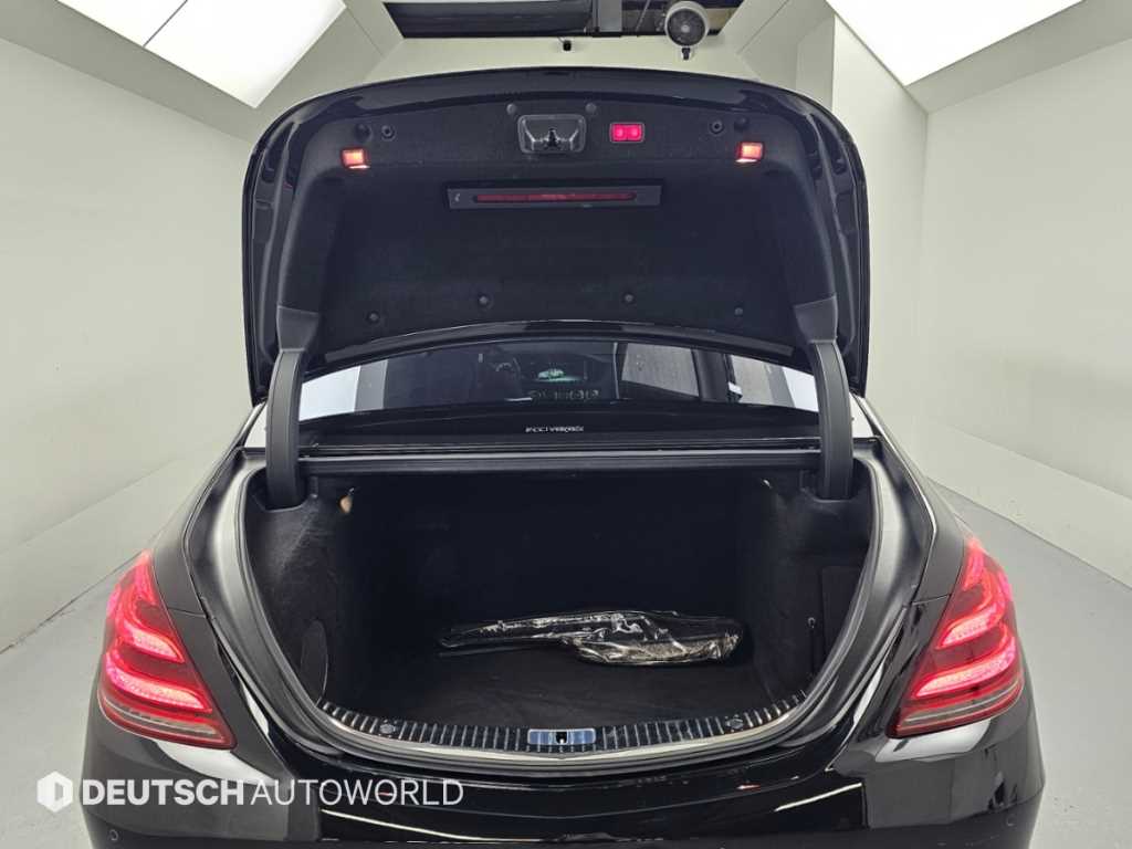 Mercedes-Benz S-Class — photo 19