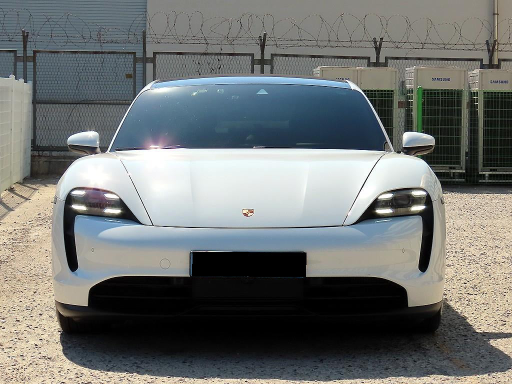 Porsche Taycan — photo 01