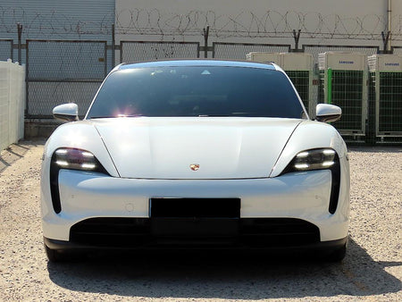 Porsche Taycan — photo 01