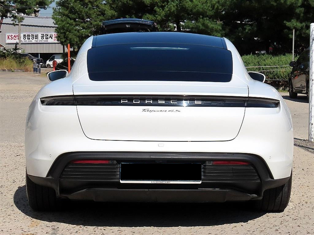 Porsche Taycan — photo 04
