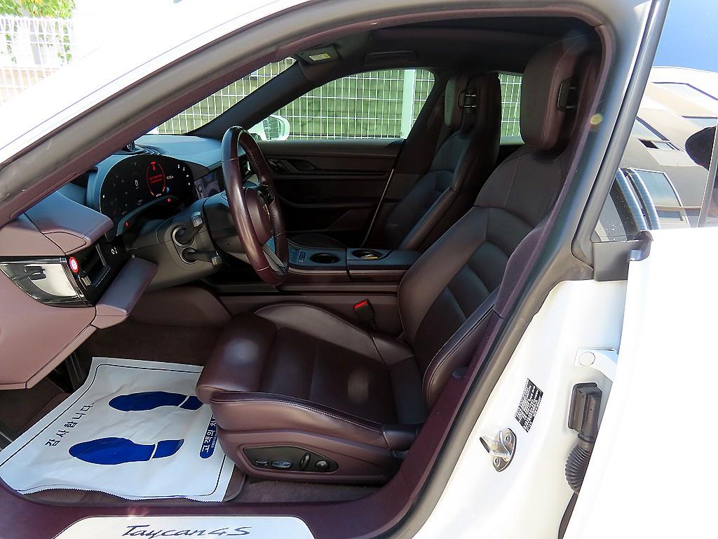 Porsche Taycan — photo 05