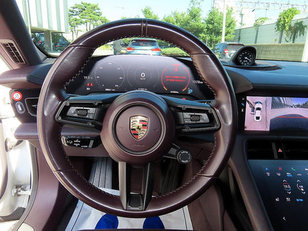 Porsche Taycan — photo 08