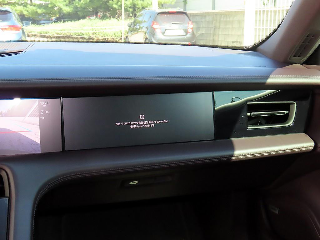 Porsche Taycan — photo 09