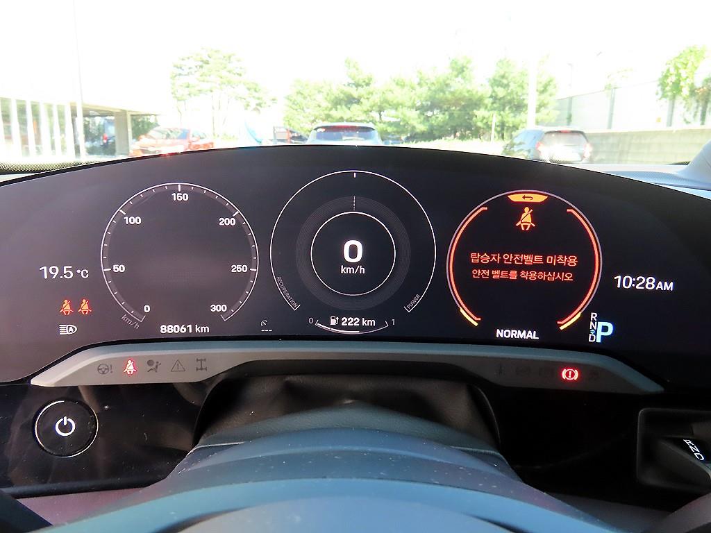 Porsche Taycan — photo 10