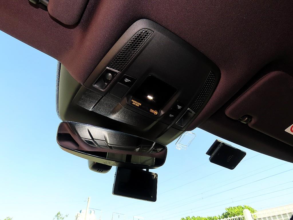 Porsche Taycan — photo 16
