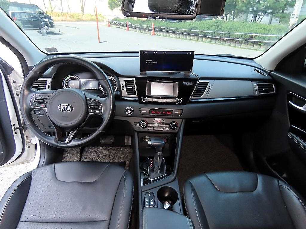 Kia Niro — photo 07