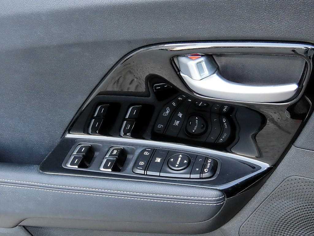 Kia Niro — photo 11