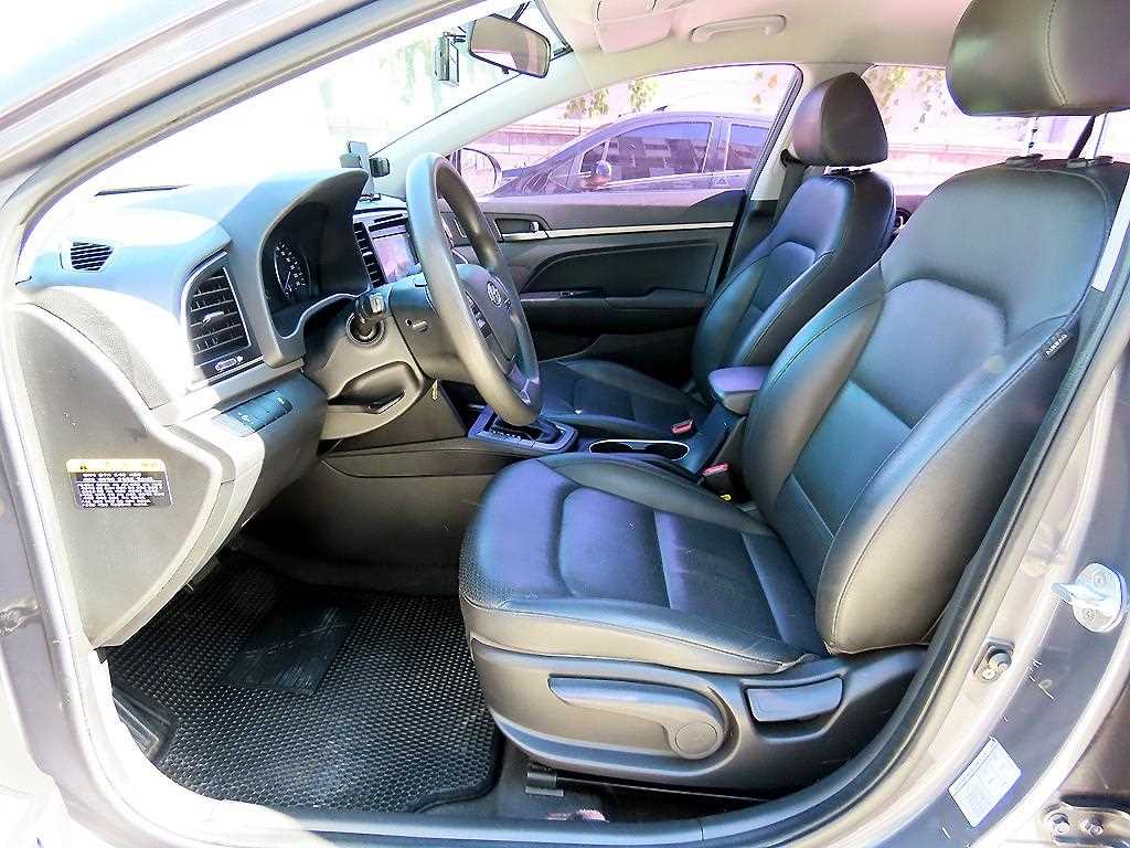 Hyundai Avante — photo 05