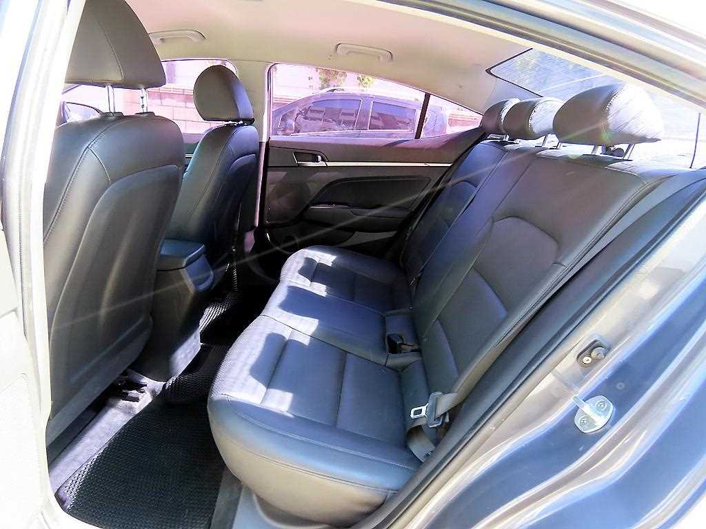 Hyundai Avante — photo 06