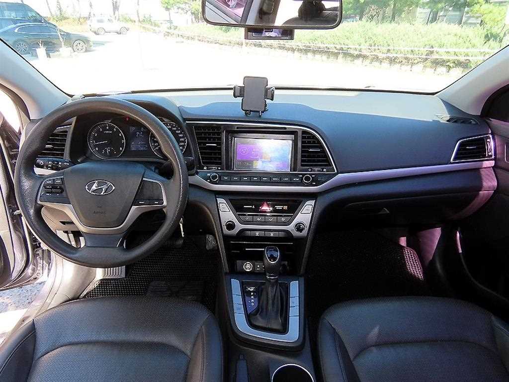 Hyundai Avante — photo 07