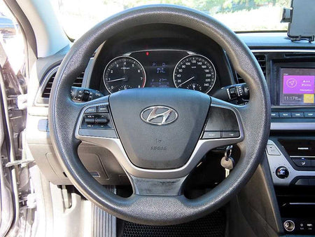 Hyundai Avante — photo 08