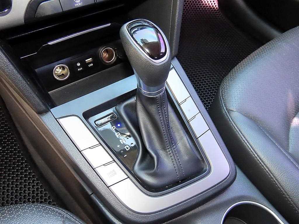 Hyundai Avante — photo 11