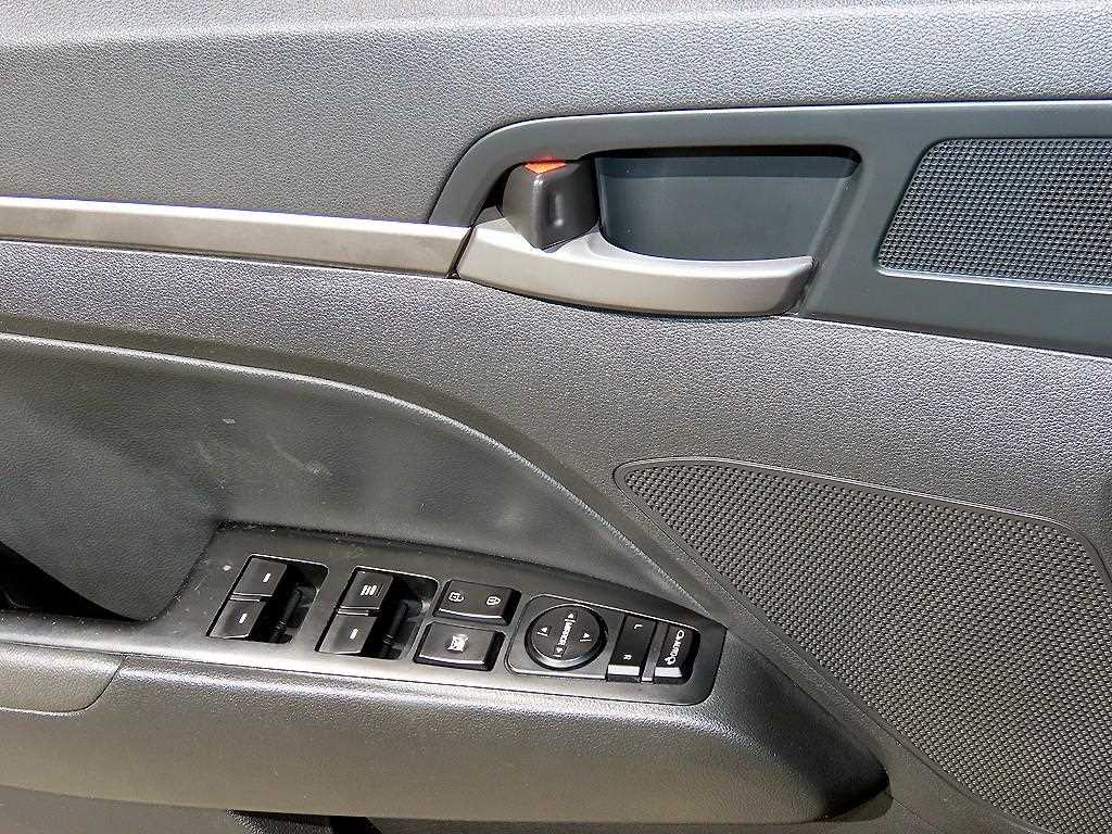Hyundai Avante — photo 12