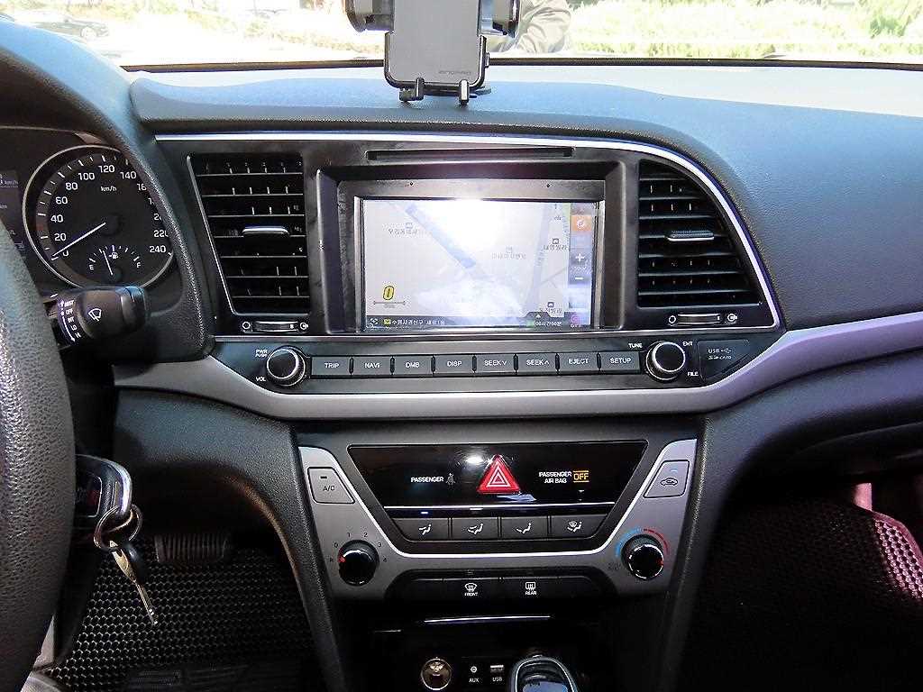 Hyundai Avante — photo 15
