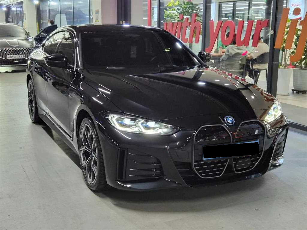 BMW i4 — photo 01