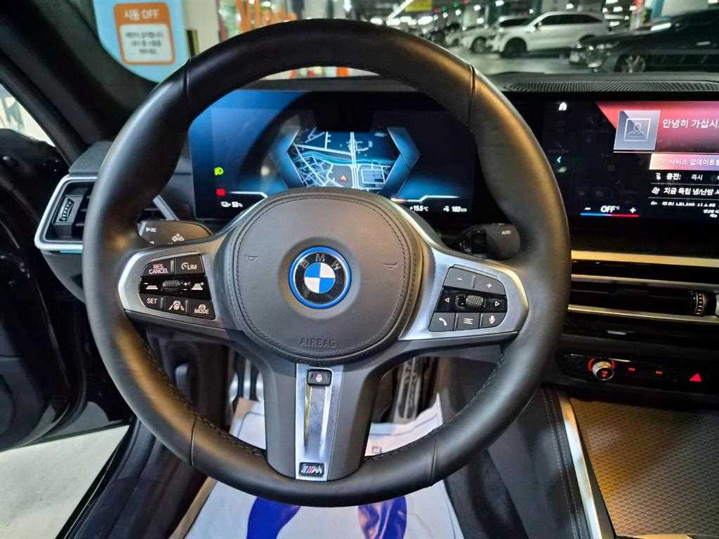 BMW i4 — photo 08