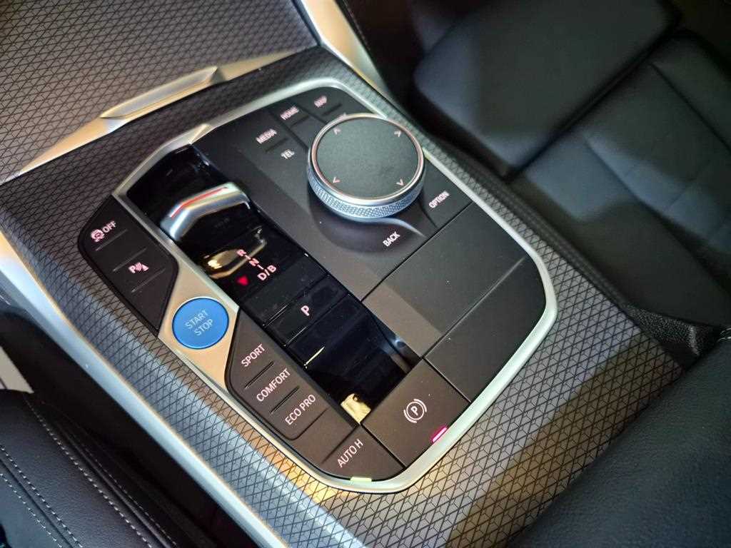 BMW i4 — photo 11