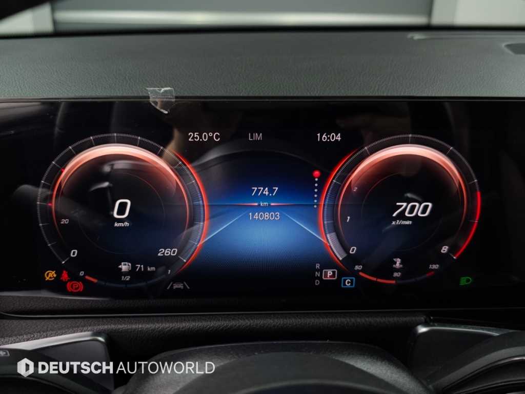 Mercedes-Benz GLB-Class — photo 08