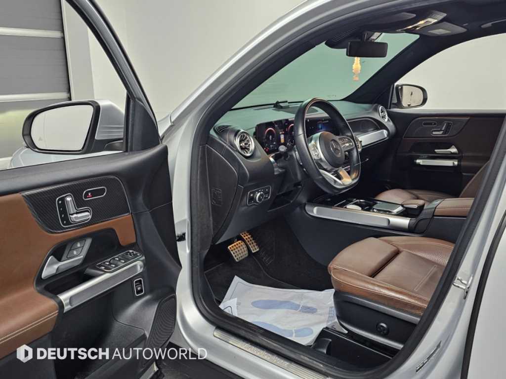 Mercedes-Benz GLB-Class — photo 11
