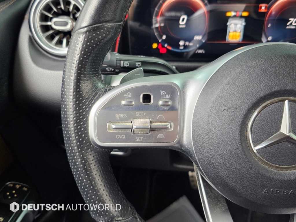 Mercedes-Benz GLB-Class — photo 16