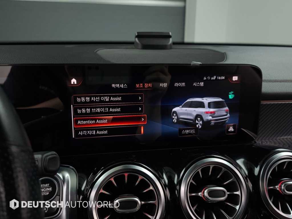 Mercedes-Benz GLB-Class — photo 17