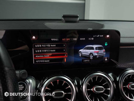 Mercedes-Benz GLB-Class — photo 17