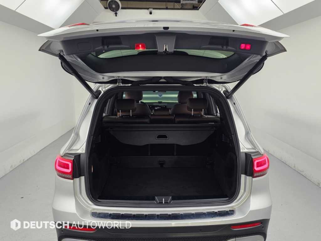 Mercedes-Benz GLB-Class — photo 19