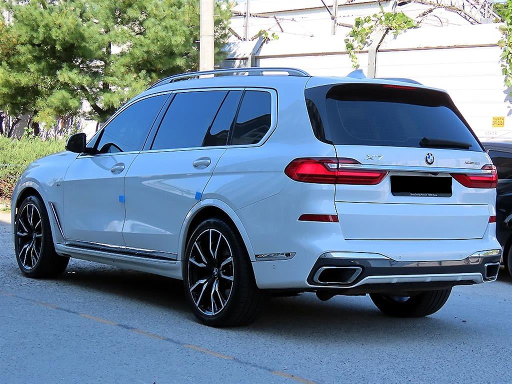 BMW X7 — photo 03
